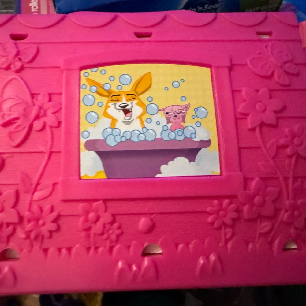 Crayola scribble & scrub pet salon w/ 3 pets (RETIRED)
